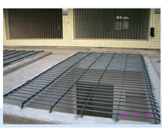 監(jiān)區(qū)金屬防護(hù)柵欄